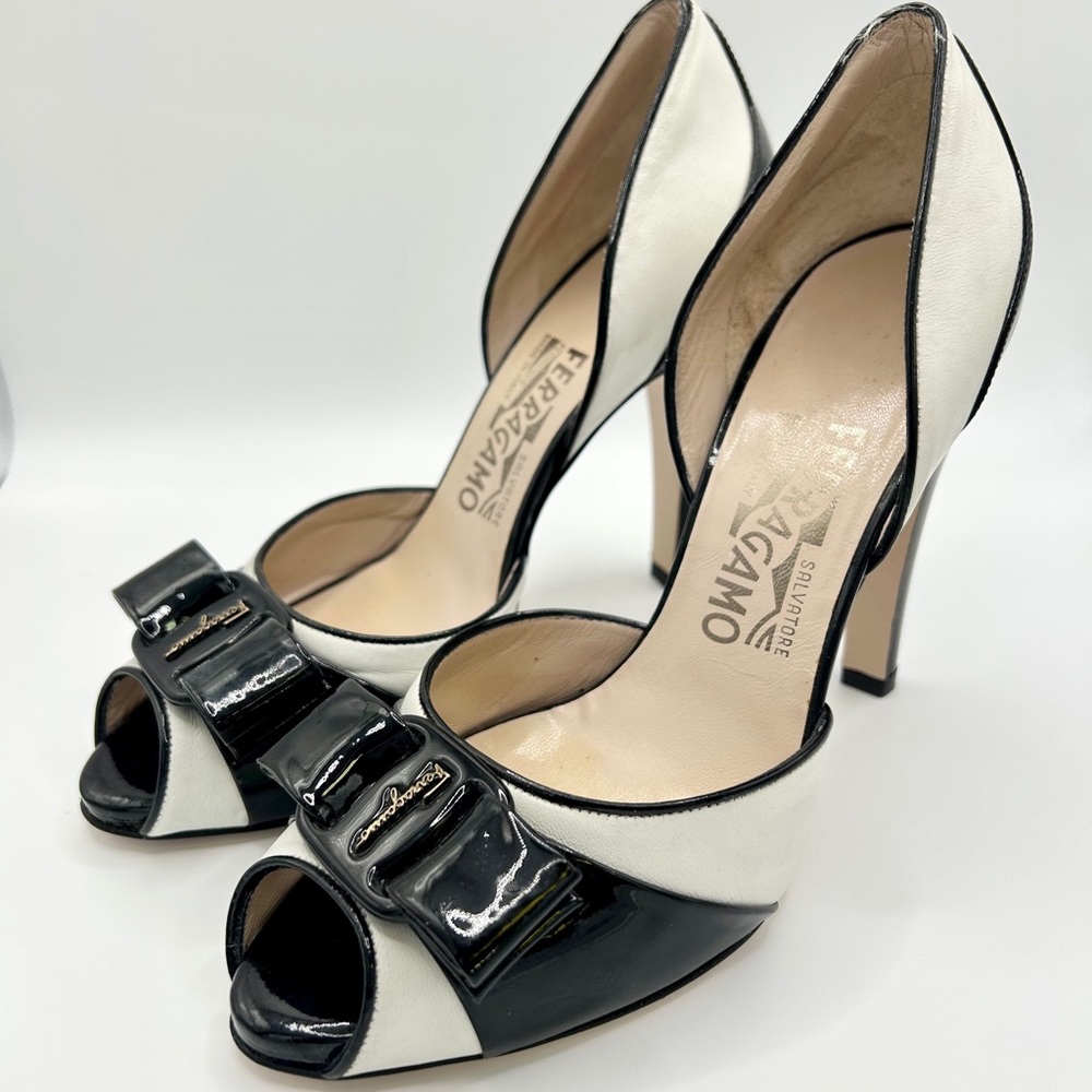 Salvatore Ferragamo Vara Bow Pumps 5.5